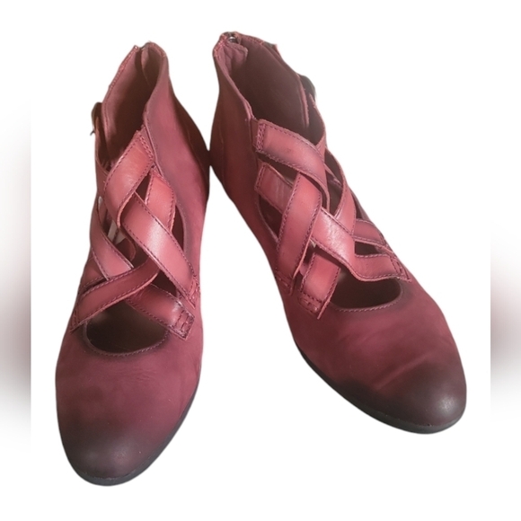 Earth Women's Burgundy Suede Zip back Closure Ankle Booties Sz 8.5B - Picture 3 of 11